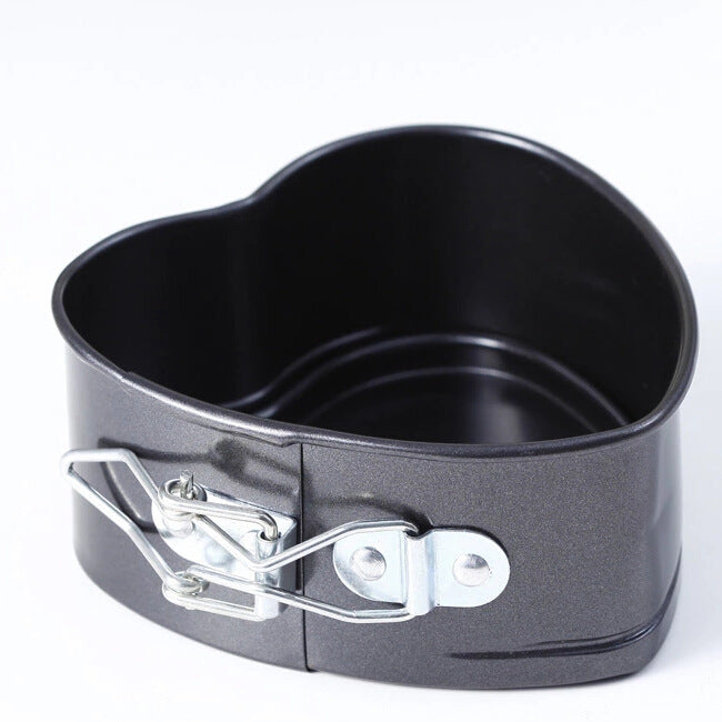 The heart-shaped pan  non stick baking cake mold bottom pan cake
